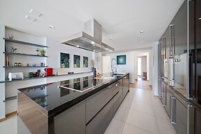 Montreux Panoramic Views 4BD Apartment