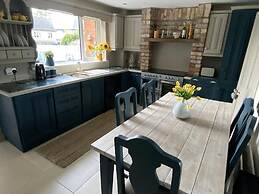 Remarkable 3-bed House in Belfast