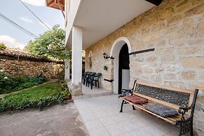 Lovely 5-bed Authentic House in the Arbanasi