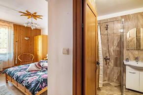 Lovely 5-bed Authentic House in the Arbanasi