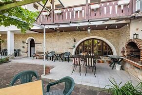 Lovely 5-bed Authentic House in the Arbanasi