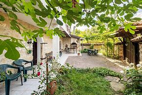 Lovely 5-bed Authentic House in the Arbanasi