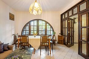 Lovely 5-bed Authentic House in the Arbanasi