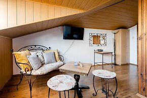 Lovely 5-bed Authentic House in the Arbanasi