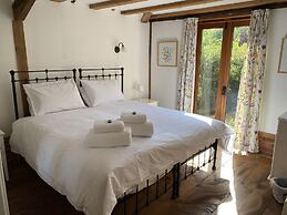 Brundish, Suffolk Barn, 2 Bed Idyllic 6 Acres