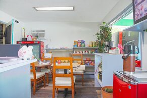 OYO Hotel Calhoun, GA I-75