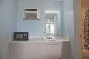 OYO Hotel Calhoun, GA I-75