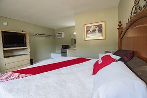 OYO Hotel Calhoun, GA I-75