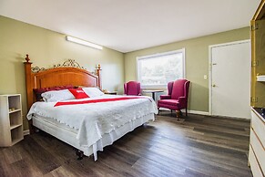 OYO Hotel Calhoun, GA I-75