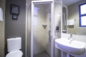 Victoria Hotel, a NuVe Group Collection