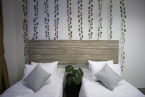 Victoria Hotel, a NuVe Group Collection