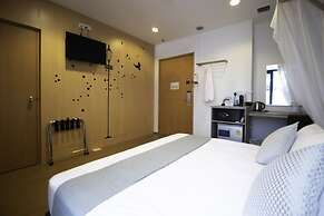 Victoria Hotel, a NuVe Group Collection