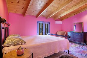 Maritinas Stone House & Apartment On The Beach