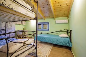 Maritinas Stone House & Apartment On The Beach