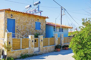 Maritinas Stone House & Apartment On The Beach