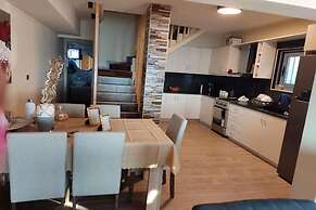 Maritinas Stone House & Apartment On The Beach