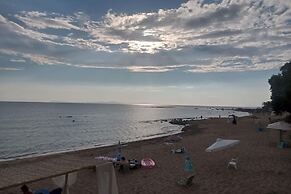 Maritinas Stone House & Apartment On The Beach