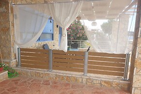 Maritinas Stone House & Apartment On The Beach