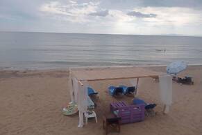 Maritinas Stone House & Apartment On The Beach