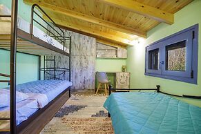 Maritinas Stone House & Apartment On The Beach