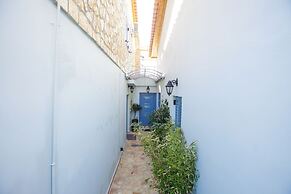 Maritinas Stone House & Apartment On The Beach