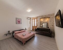 A1 - Spacious apt on the Seafront With Terrace