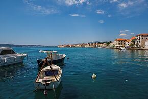 A1 - Spacious apt on the Seafront With Terrace