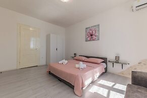 A1 - Spacious apt on the Seafront With Terrace