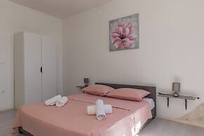 A1 - Spacious apt on the Seafront With Terrace