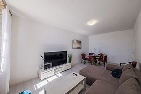 A1 - Spacious apt on the Seafront With Terrace