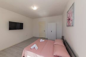 A1 - Spacious apt on the Seafront With Terrace