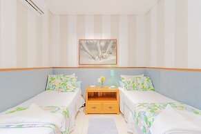 PF41 House 6 Bedrooms 300m from the Sea