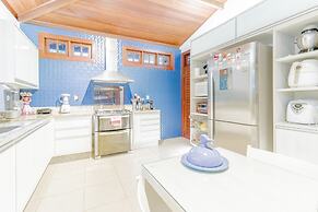 PF41 House 6 Bedrooms 300m from the Sea