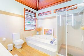 PF41 House 6 Bedrooms 300m from the Sea