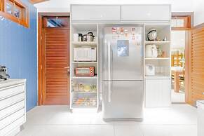 PF41 House 6 Bedrooms 300m from the Sea