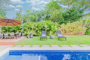 PF41 House 6 Bedrooms 300m from the Sea