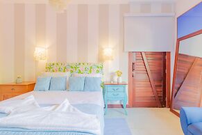 PF41 House 6 Bedrooms 300m from the Sea