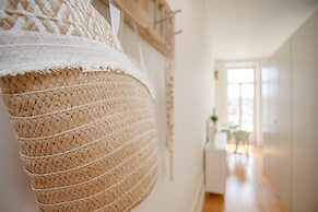 Liiiving - Downtown Balcony Studio