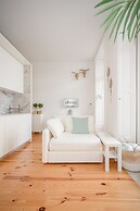 Liiiving - Downtown Balcony Studio