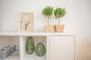 Liiiving - Downtown Balcony Studio