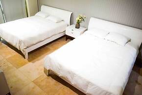 LUXURY CONDO STEPS FROM 5th AV & BEACH