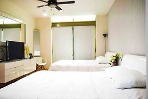 LUXURY CONDO STEPS FROM 5th AV & BEACH