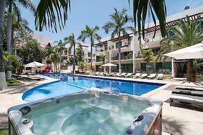 LUXURY CONDO STEPS FROM 5th AV & BEACH