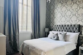 City Center Apartment in Edinburgh