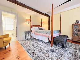 Four Columns Inn