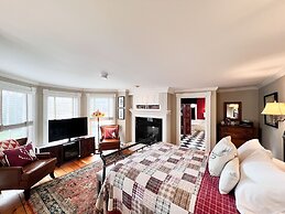 Four Columns Inn