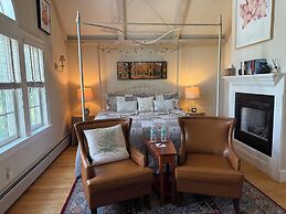 Four Columns Inn