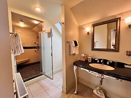 Four Columns Inn