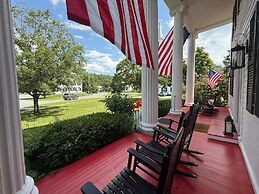 Four Columns Inn