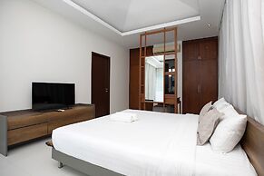 Miami-Style 2BR Pool Villa Janine Kamala